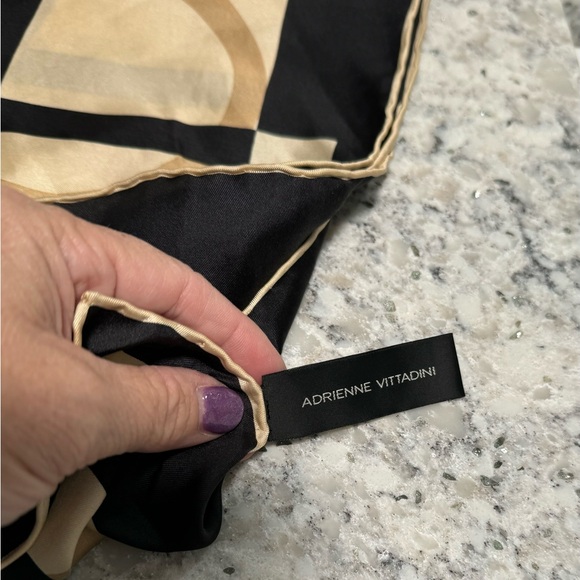 Vintage ADRIENNE VITTADINI 100% Silk Square Scarf early 2000’s. - Picture 3 of 6
